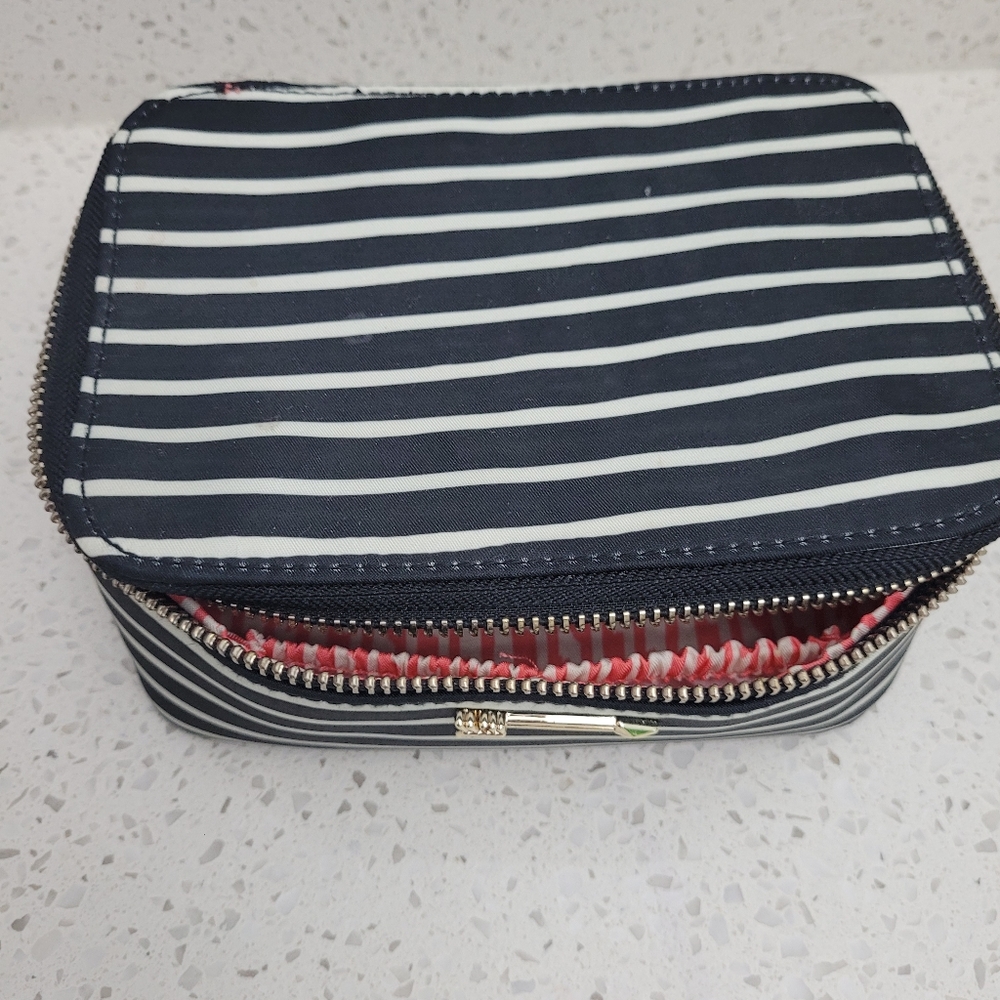 Travel makeup case